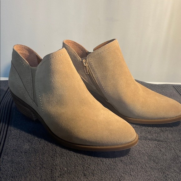 Lucky Brand Tan Suede Ankle Boots Size 8 - Picture 1 of 8
